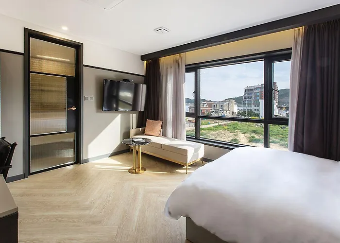 Brown Dot Gijang Yeonhwari Busan
