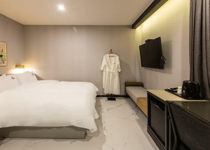Brown Dot Gijang Yeonhwari Hotel *